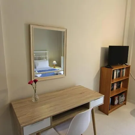 Cozy In The Heart Of The Town Apartment *
